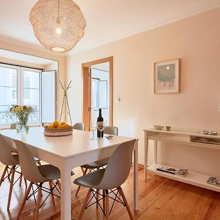 Renovated And Spacious Duplex With Patio, By Timecooler Lisboa