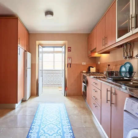 Renovated And Spacious Duplex With Patio, By Timecooler *