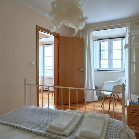 Renovated And Spacious Duplex With Patio, By Timecooler *