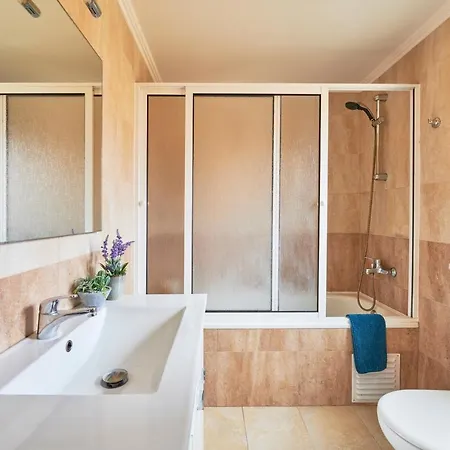 Renovated And Spacious Duplex With Patio, By Timecooler * 리스본