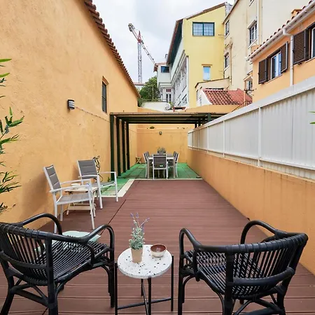 דירה Renovated And Spacious Duplex With Patio, By Timecooler
