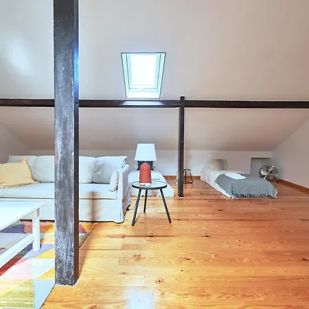 Renovated And Spacious Duplex With Patio, By Timecooler Лиссабон