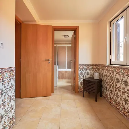 Renovated And Spacious Duplex With Patio, By Timecooler Lisbon