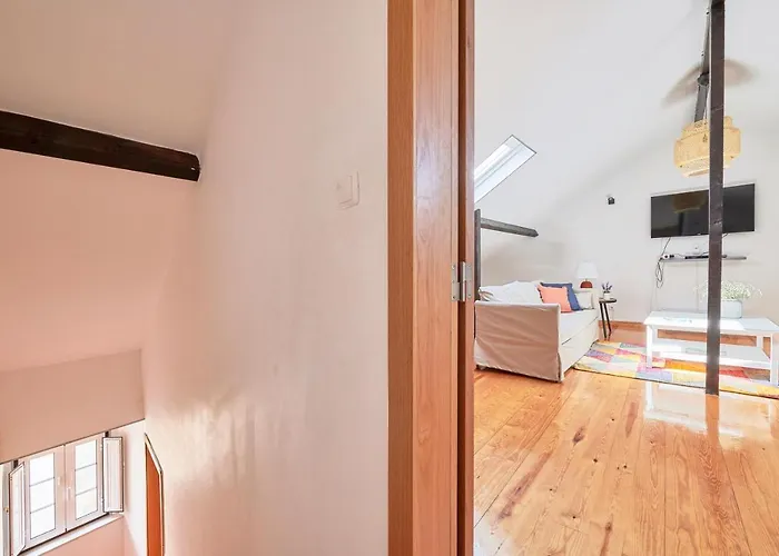 Renovated And Spacious Duplex With Patio, By Timecooler * Lisboa