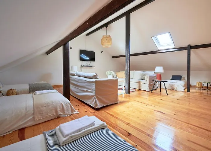 Lejlighed Renovated And Spacious Duplex With Patio, By Timecooler
