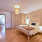 Renovated And Spacious Duplex With Patio, By Timecooler *