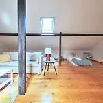Renovated And Spacious Duplex With Patio, By Timecooler Lizbona