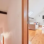 Renovated And Spacious Duplex With Patio, By Timecooler * Lizbona