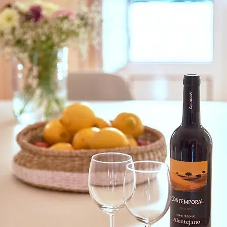 Renovated And Spacious Duplex With Patio, By Timecooler Apartmán Lisboa
