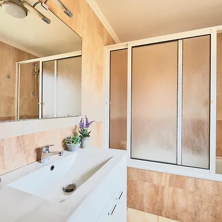 Renovated And Spacious Duplex With Patio, By Timecooler