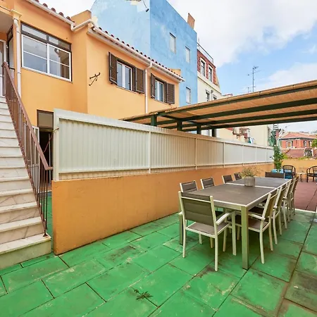 Renovated And Spacious Duplex With Patio, By Timecooler דירה *