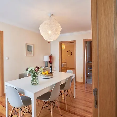 דירה Renovated And Spacious Duplex With Patio, By Timecooler *