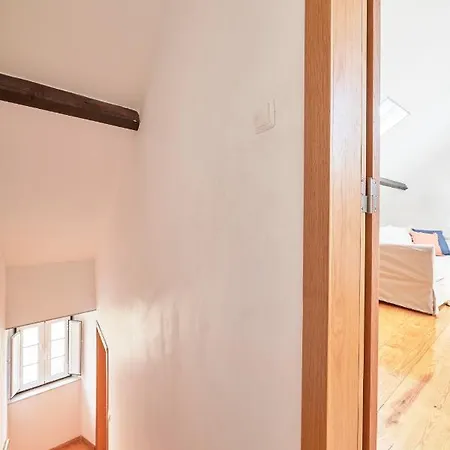 Renovated And Spacious Duplex With Patio, By Timecooler דירה