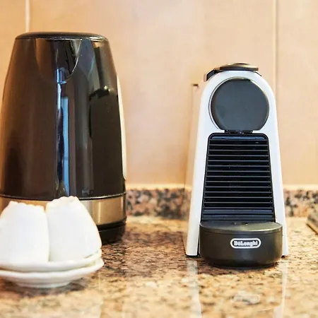 Renovated And Spacious Duplex With Patio, By Timecooler * ליסבון