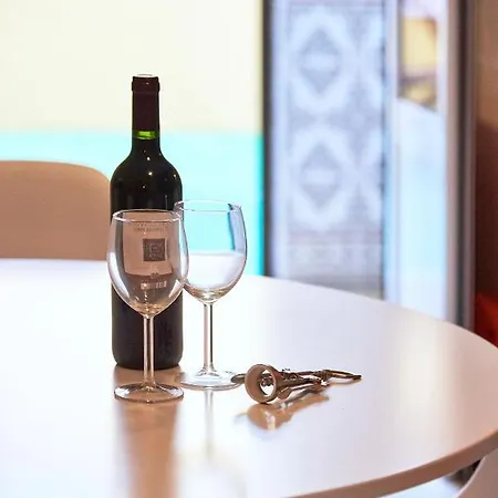 Renovated And Spacious Duplex With Patio, By Timecooler