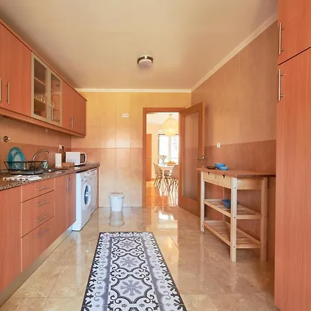 Renovated And Spacious Duplex With Patio, By Timecooler דירה *