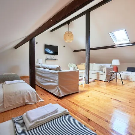 דירה Renovated And Spacious Duplex With Patio, By Timecooler