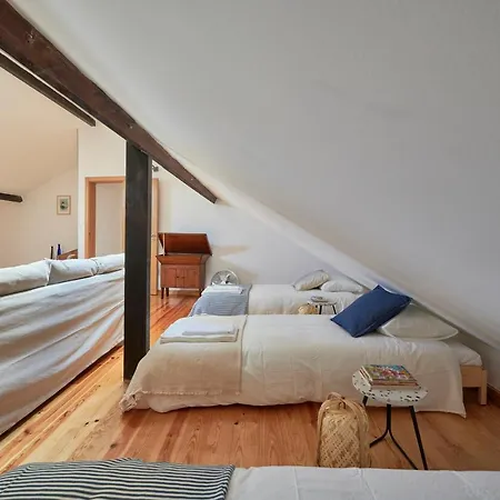 Renovated And Spacious Duplex With Patio, By Timecooler ליסבון