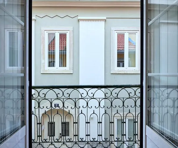Renovated And Spacious Duplex With Patio, By Timecooler * 리스본
