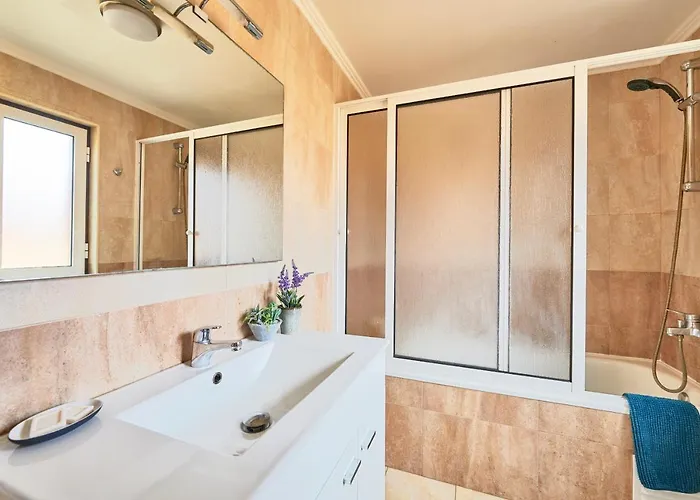 Renovated And Spacious Duplex With Patio, By Timecooler
