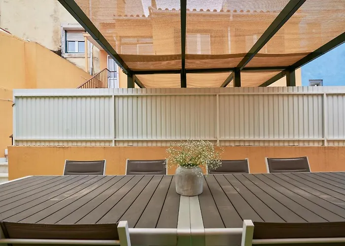 아파트 Renovated And Spacious Duplex With Patio, By Timecooler