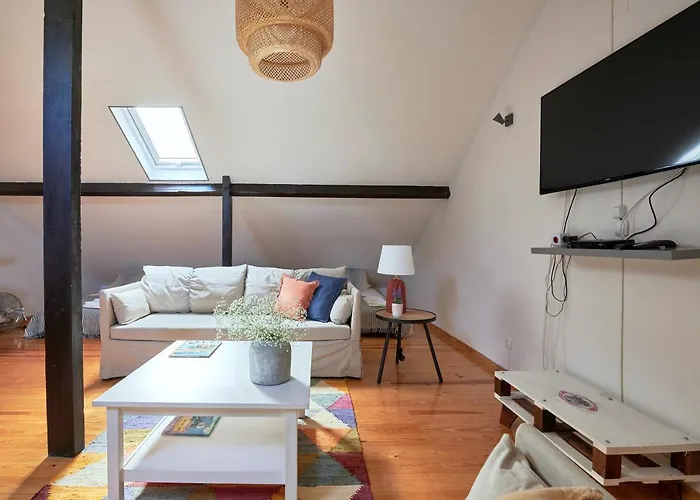 Renovated And Spacious Duplex With Patio, By Timecooler * 리스본