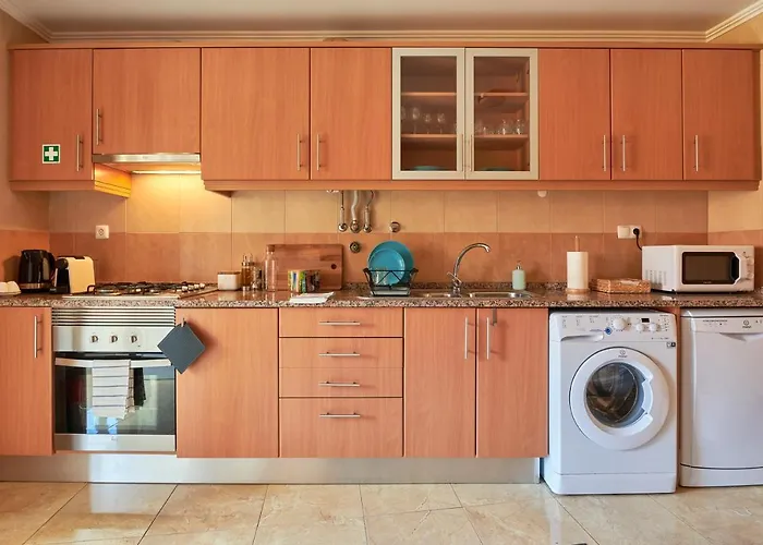 Renovated And Spacious Duplex With Patio, By Timecooler