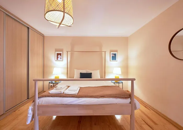 Renovated And Spacious Duplex With Patio, By Timecooler