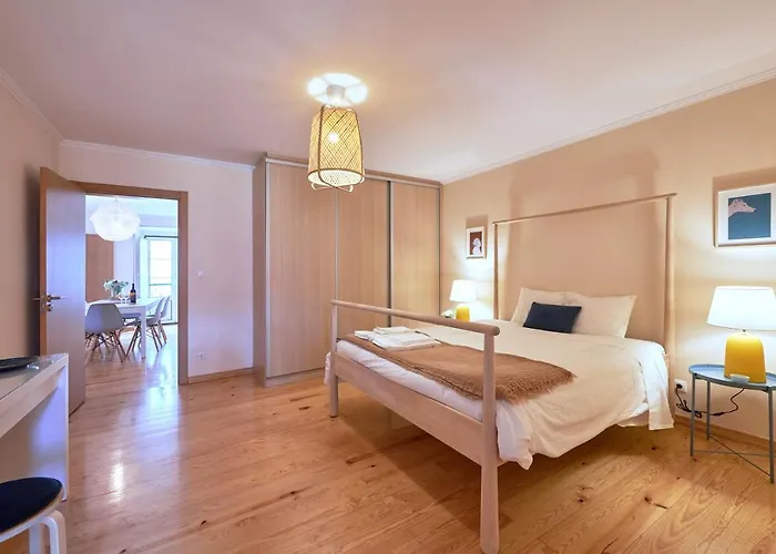 Renovated And Spacious Duplex With Patio, By Timecooler *
