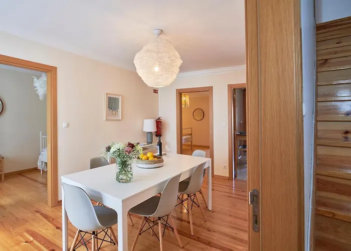 아파트 Renovated And Spacious Duplex With Patio, By Timecooler *