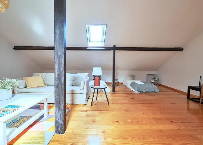 Renovated And Spacious Duplex With Patio, By Timecooler 리스본