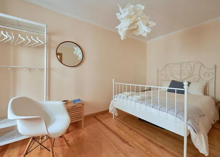 아파트 Renovated And Spacious Duplex With Patio, By Timecooler *
