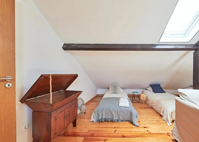 아파트 Renovated And Spacious Duplex With Patio, By Timecooler *