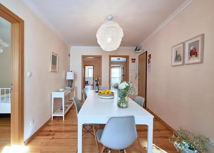 Renovated And Spacious Duplex With Patio, By Timecooler 아파트 리스본