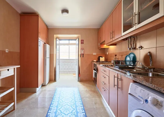 Renovated And Spacious Duplex With Patio, By Timecooler *