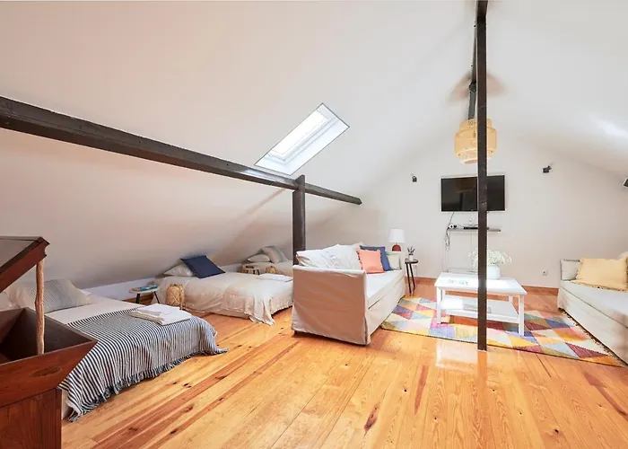 아파트 Renovated And Spacious Duplex With Patio, By Timecooler *