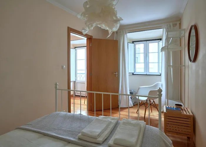Renovated And Spacious Duplex With Patio, By Timecooler *