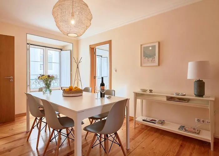 Renovated And Spacious Duplex With Patio, By Timecooler Lisboa