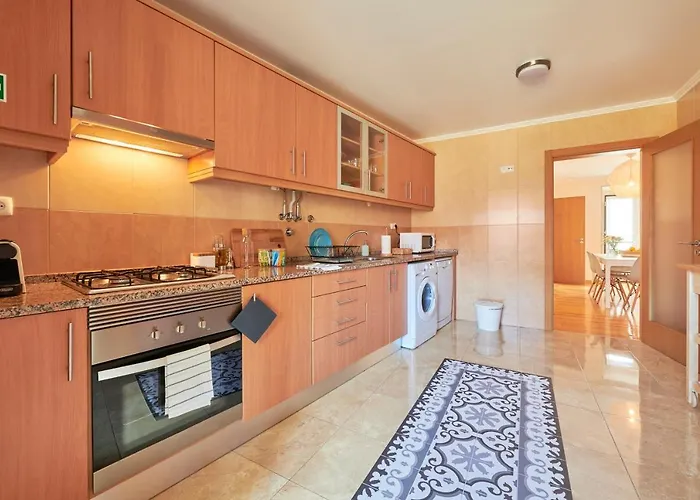 Renovated And Spacious Duplex With Patio, By Timecooler Lisboa