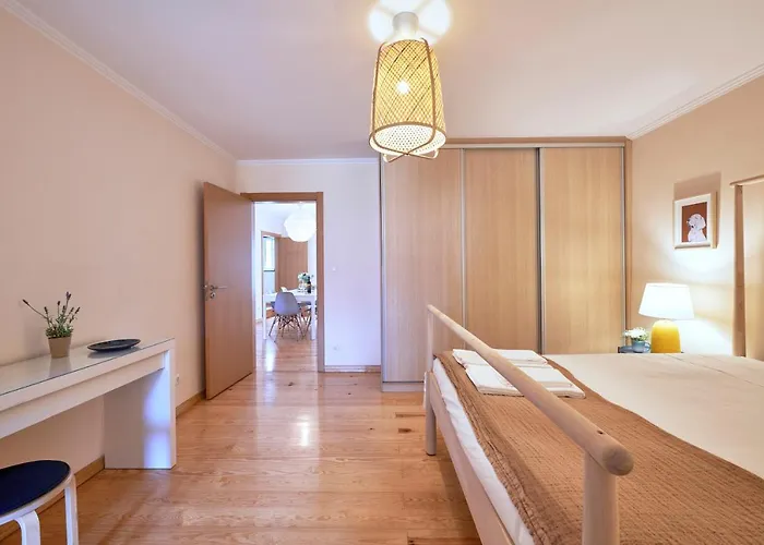 Renovated And Spacious Duplex With Patio, By Timecooler