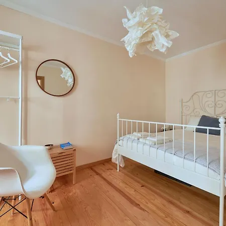 Lägenhet Renovated And Spacious Duplex With Patio, By Timecooler *