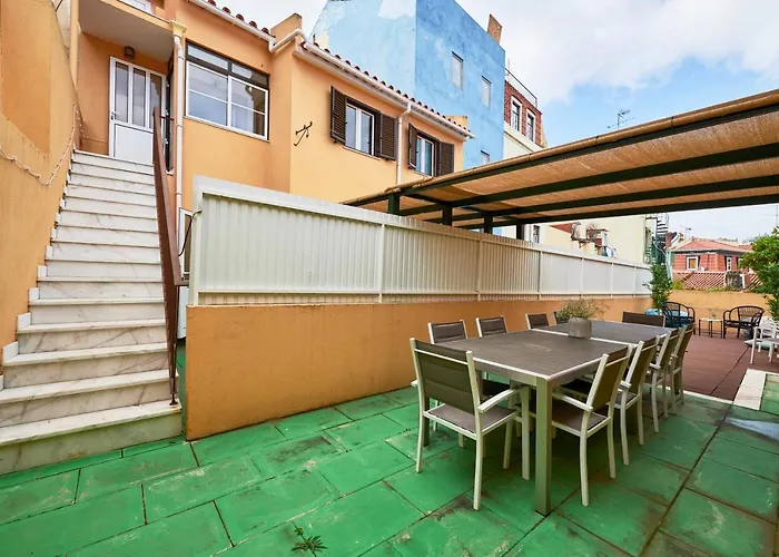 Renovated And Spacious Duplex With Patio, By Timecooler *